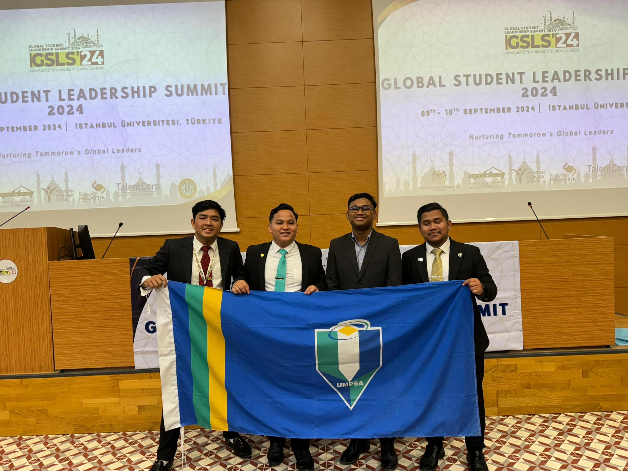 MAHASISWA UMPSA BENTANG KERTAS PENYELIDIKAN DI GLOBAL STUDENT LEADERSHIP SUMMIT, ISTANBUL UNIVERSITI, TURKIYE