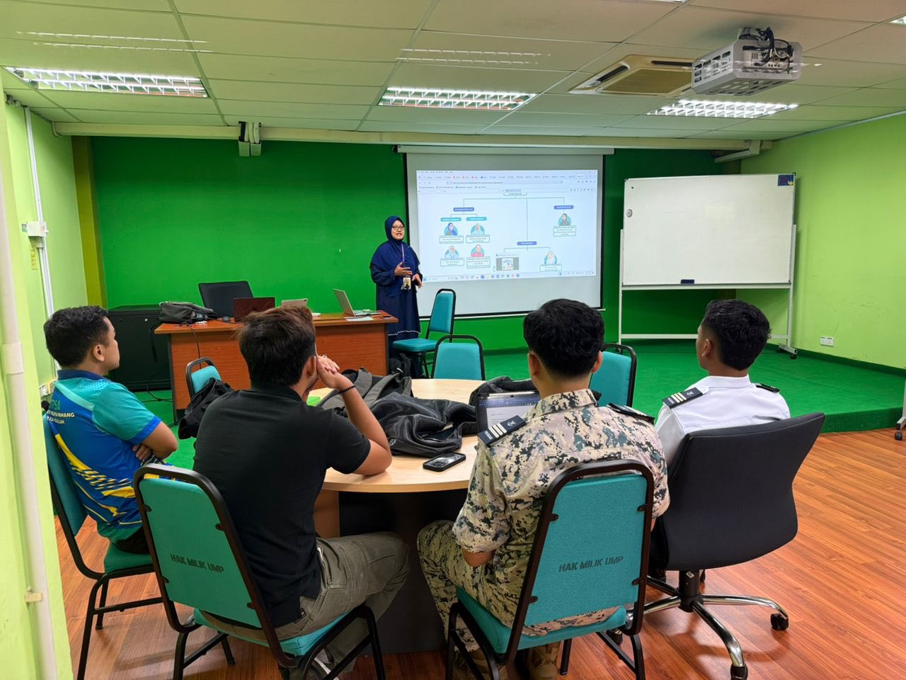 PROGRAM BIMBINGAN AKADEMIK &amp; SOKONGAN EMOSI PELAJAR FTKKP