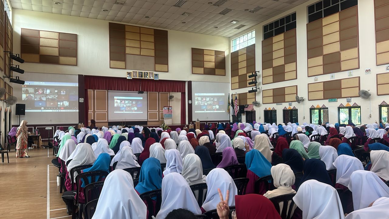 PROGRAM MOBILITI TVET ANTARABANGSA ANJURAN UAD DAN FTKKP UMPSA DI SMK TENGKU AFZAN, KUANTAN BERJAYA DILAKSANAKAN SECARA DALAM TALIAN