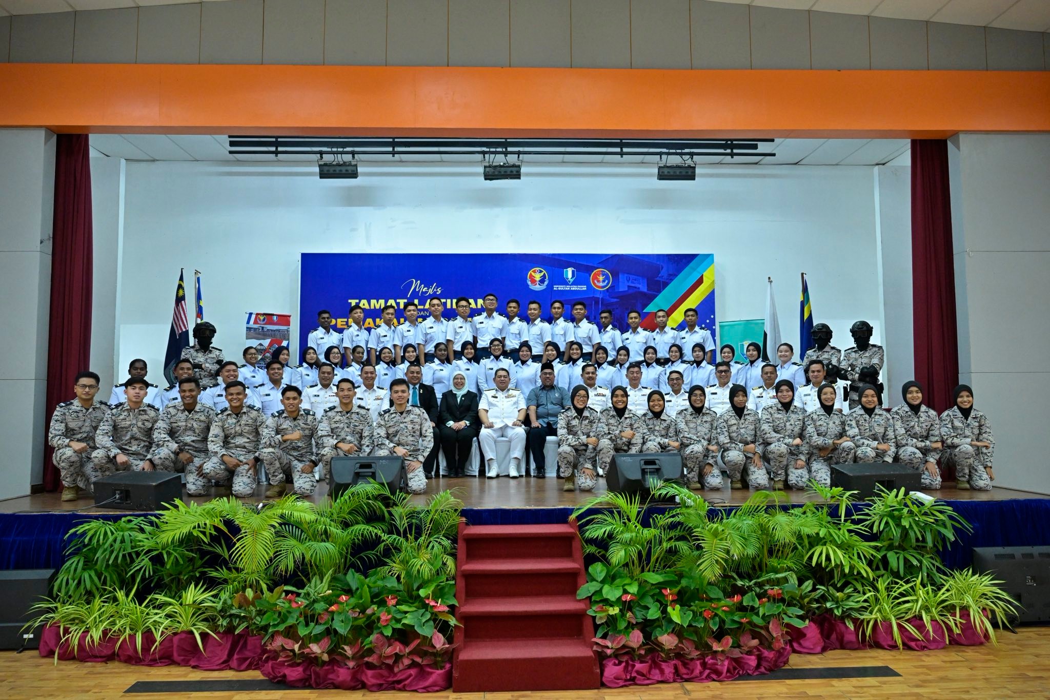 PELAJAR FTKKP RAIH ANUGERAH KADET TERBAIK LATIHAN LUAR
